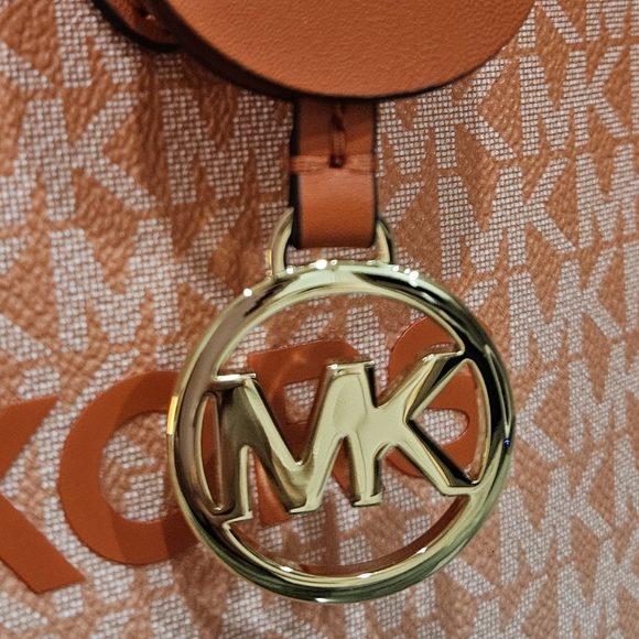 Michael Kors Mirella Ombre Coral and White Tote/Crossbody Bag NWT - Picture 9 of 16